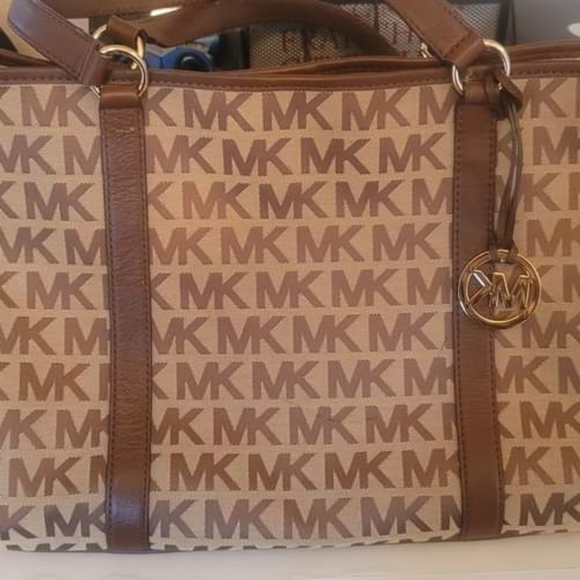 Michael Kors - Picture 3 of 3